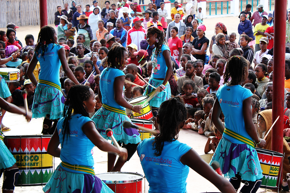 La Bloco Malagasy met le cap sur l’Afrique de l’Ouest avec ses « Tambours pour une éducation pour tous »