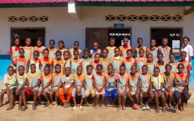 Les élèves brillent aux examens nationaux grâce au soutien des donateurs d’Eau de Coco